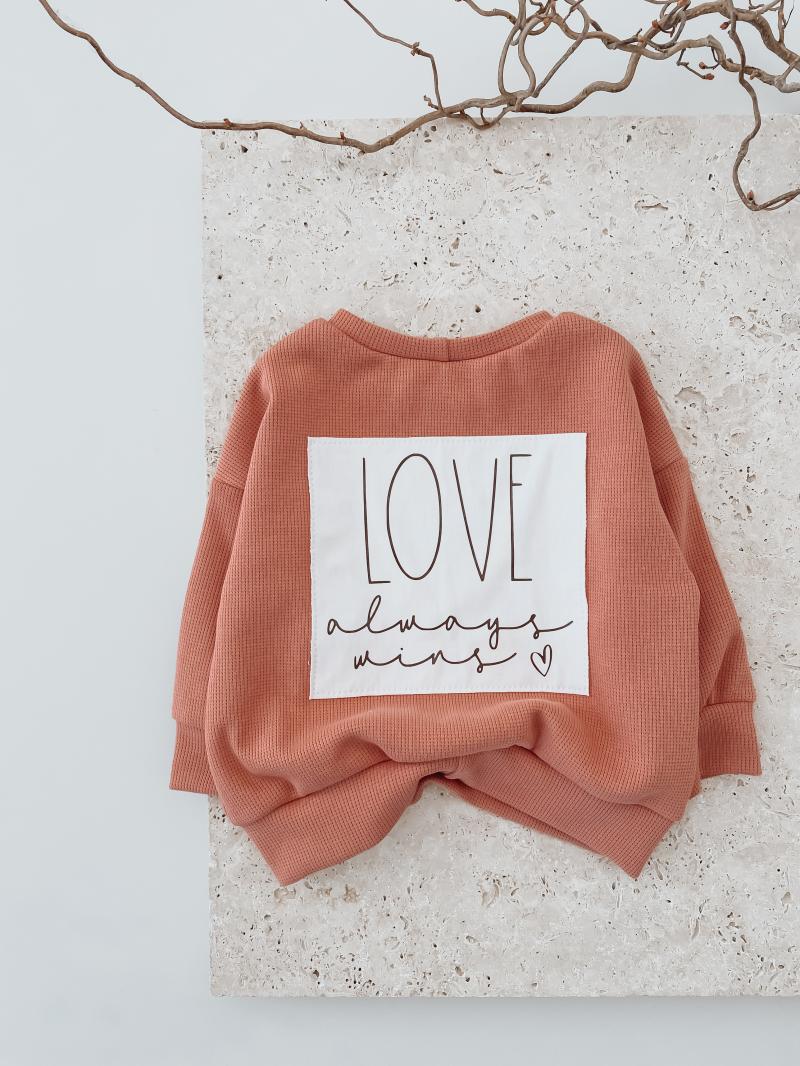 Oversize Sweater Lachs Love always wins