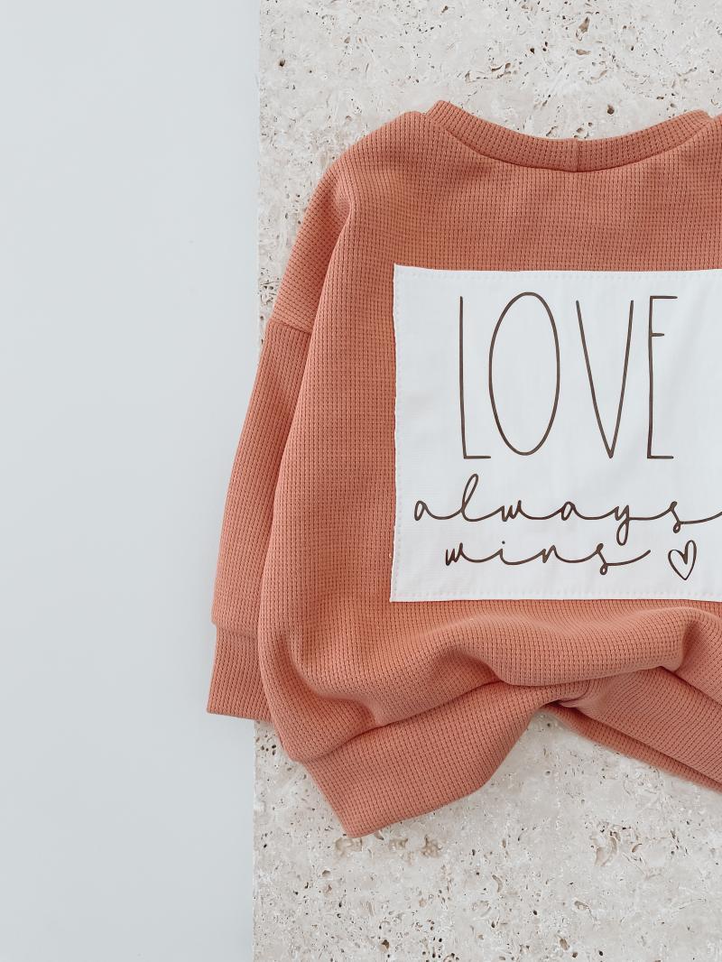 Oversize Sweater Lachs Love always wins