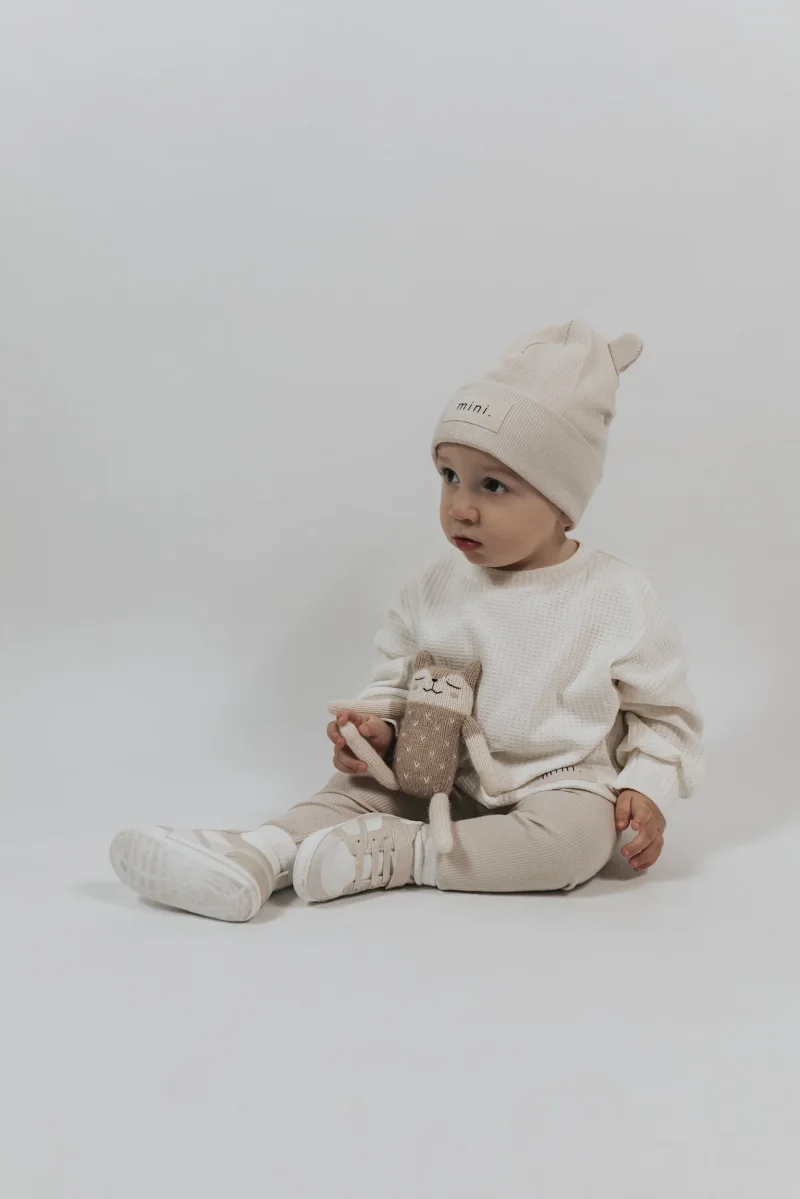 Bequemer Oversize Baby Pullover Creme-Weiu00df luftiger Waffelstrick fu00fcr Kleinkinder
