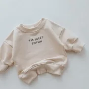 Vorderseite Baby Pullover Vanilla mit dezentem Frontprint The Sweet Edition grau