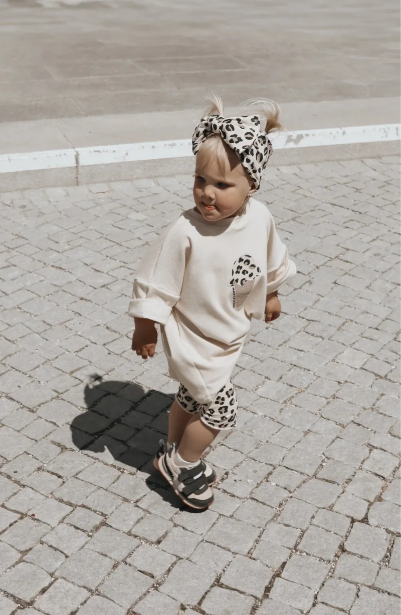 Oversize T-Shirt Leo Look mit Eiswaffel Print und passende Leo Leggings J&B Design