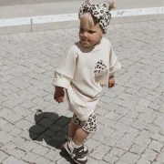 Oversize T-Shirt Leo Look mit Eiswaffel Print und passende Leo Leggings J&B Design