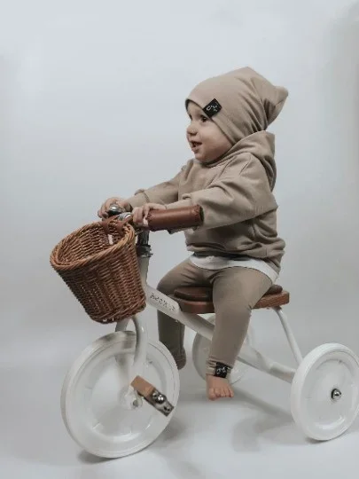Baby Winter-Outfit in Naturtu00f6nen mit Beanie und Basic Leggings handgefertigt