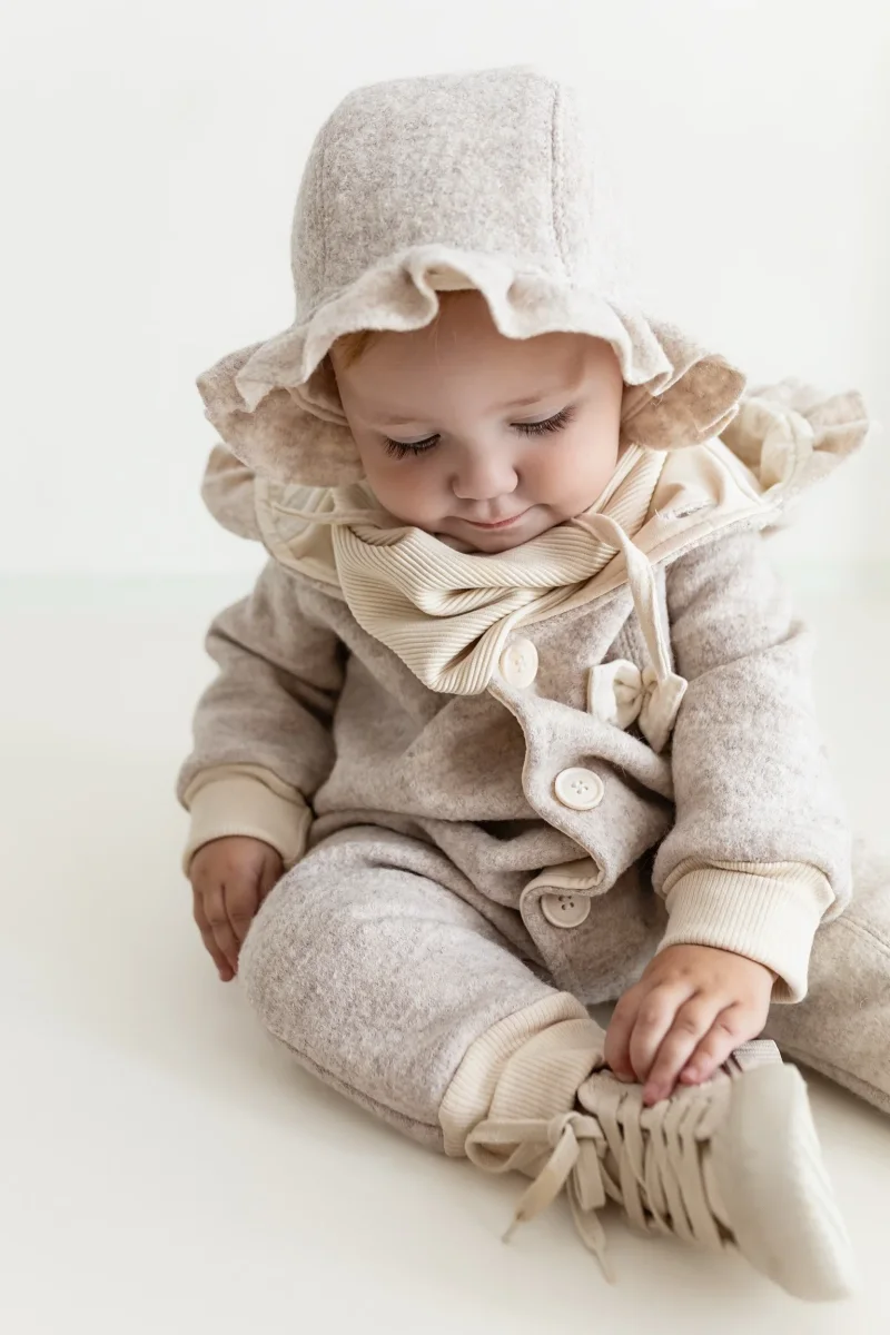 Baby Winteroutfit mit Wollwalk Bonnet und passendem Walkanzug handgefertigt