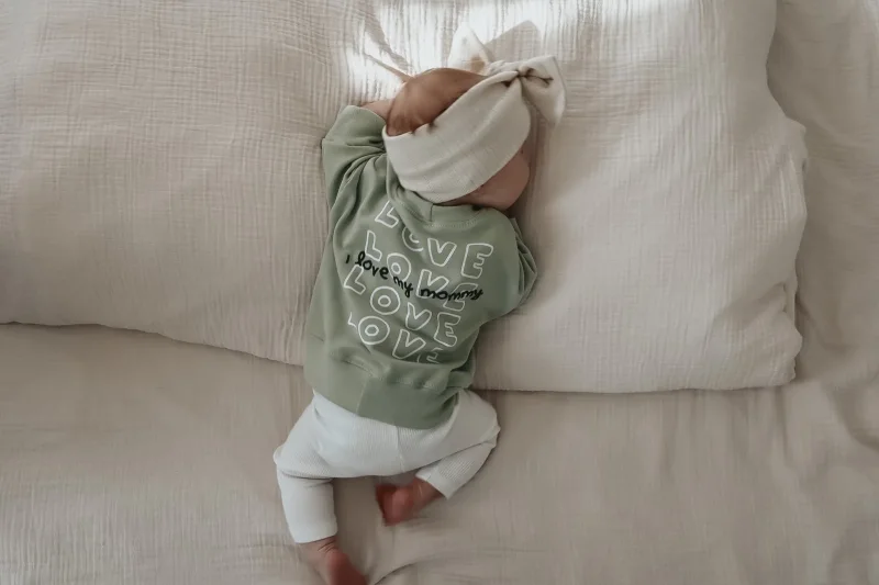 Baby Oversize Sweater Sage Salbei mit Puff-Folie Plott I love my Mommy J&B Design