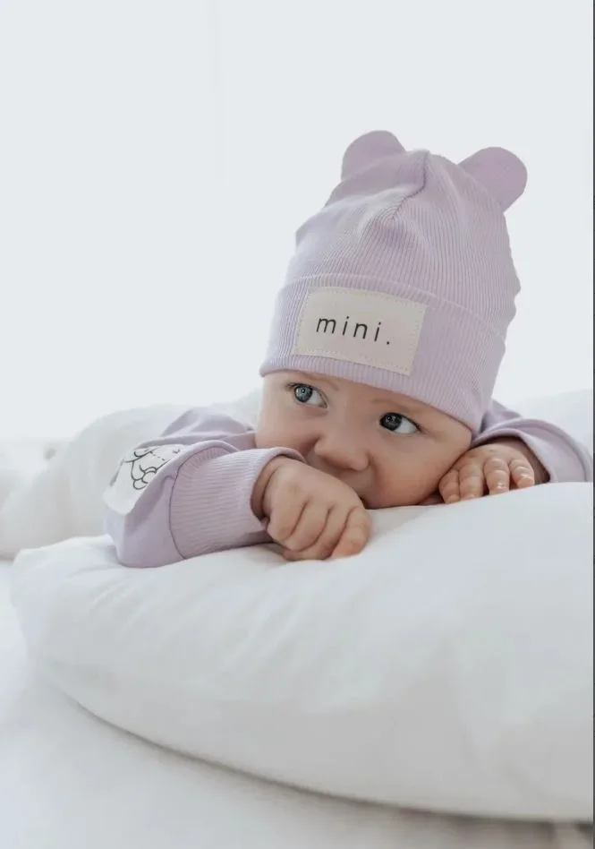 Niedliche Baby Hipster Beanie mit Bärchen-Ohren und Mini-Patch aus Ripp-Jersey J&B Design