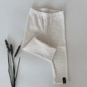 Bequeme Baby Leggings in Dunkelbeige aus weichem Jersey am Knöchel gerafft J&B Design