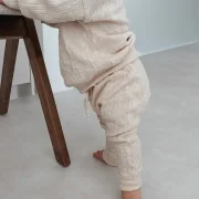 Baby Slim Harem Pants aus Pointelle Jersey in Beige mit Lochmuster J&B Design