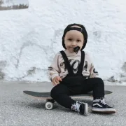 Hellgraue Baby Trägerleggins aus Ripp-Jersey handgefertigt minimalistisch J&B Design
